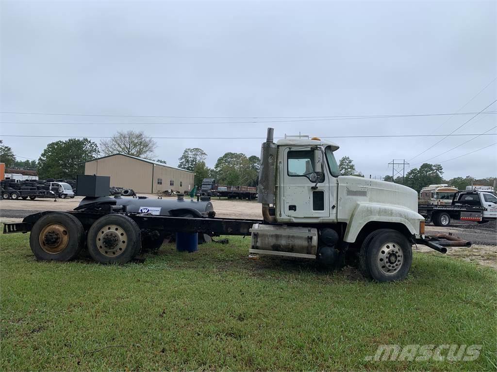 Mack CHU613 Camiones tractor