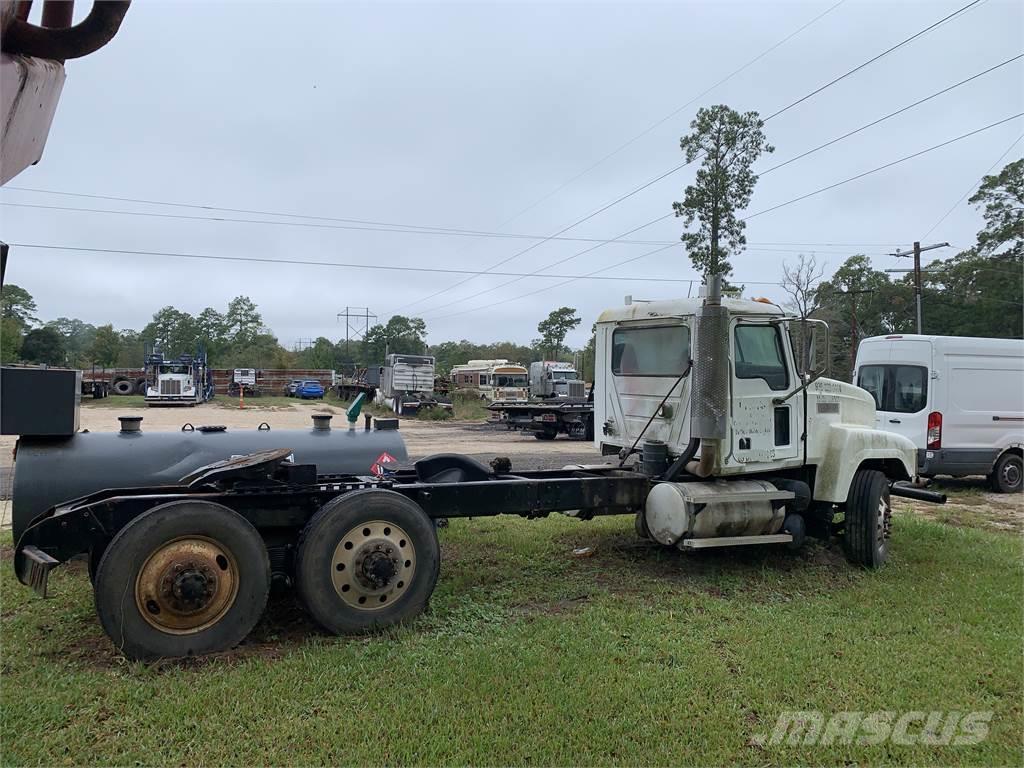 Mack CHU613 Camiones tractor