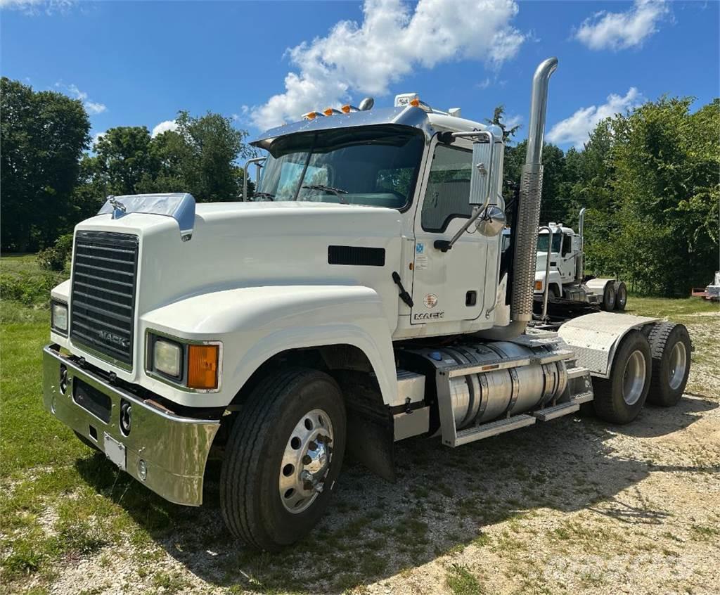 Mack CHU613 Camiones tractor