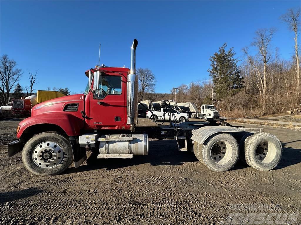 Mack CV713 Camiones tractor