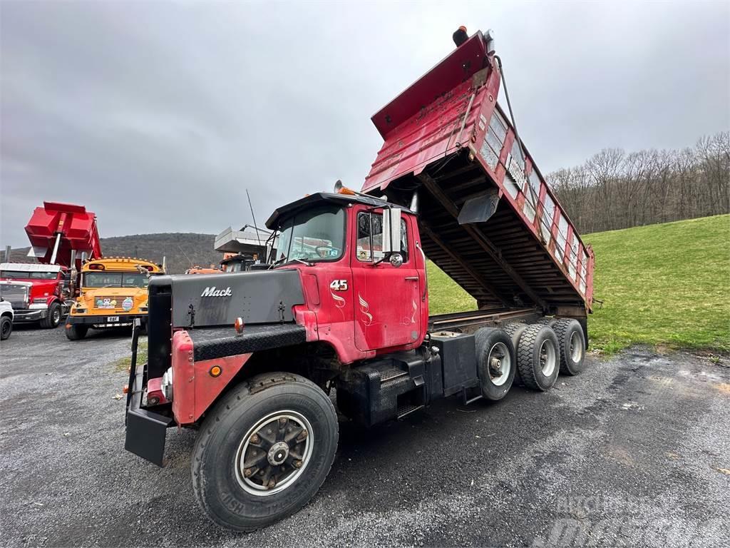 Mack DM685 Bañeras basculantes usadas