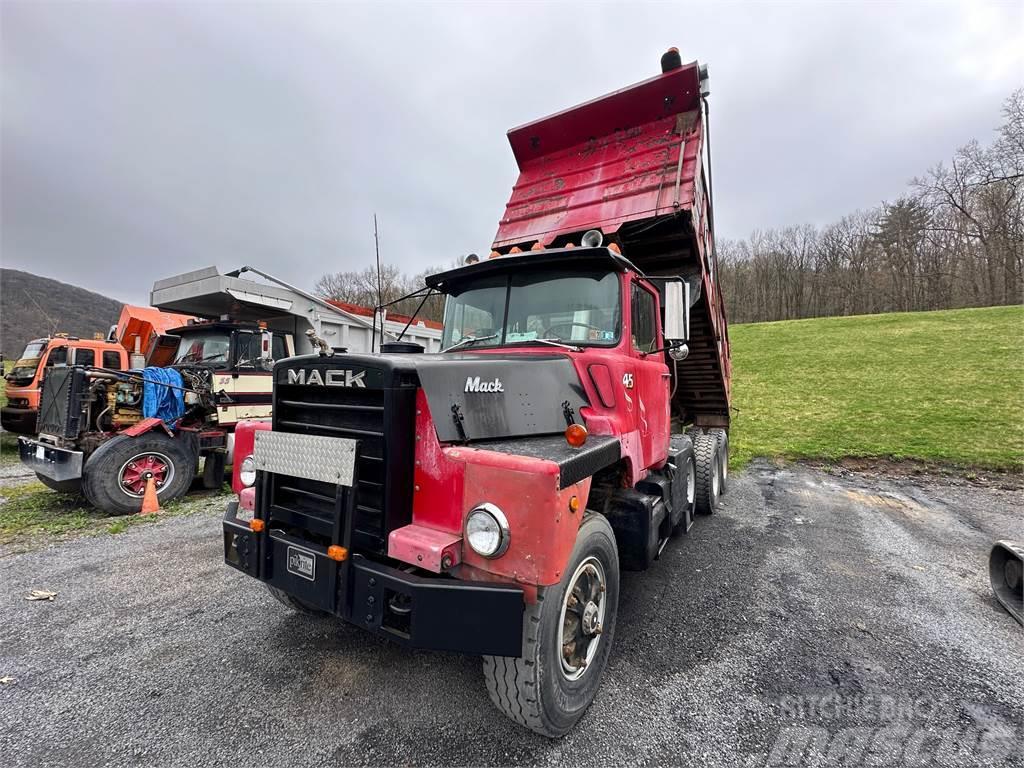 Mack DM685 Bañeras basculantes usadas