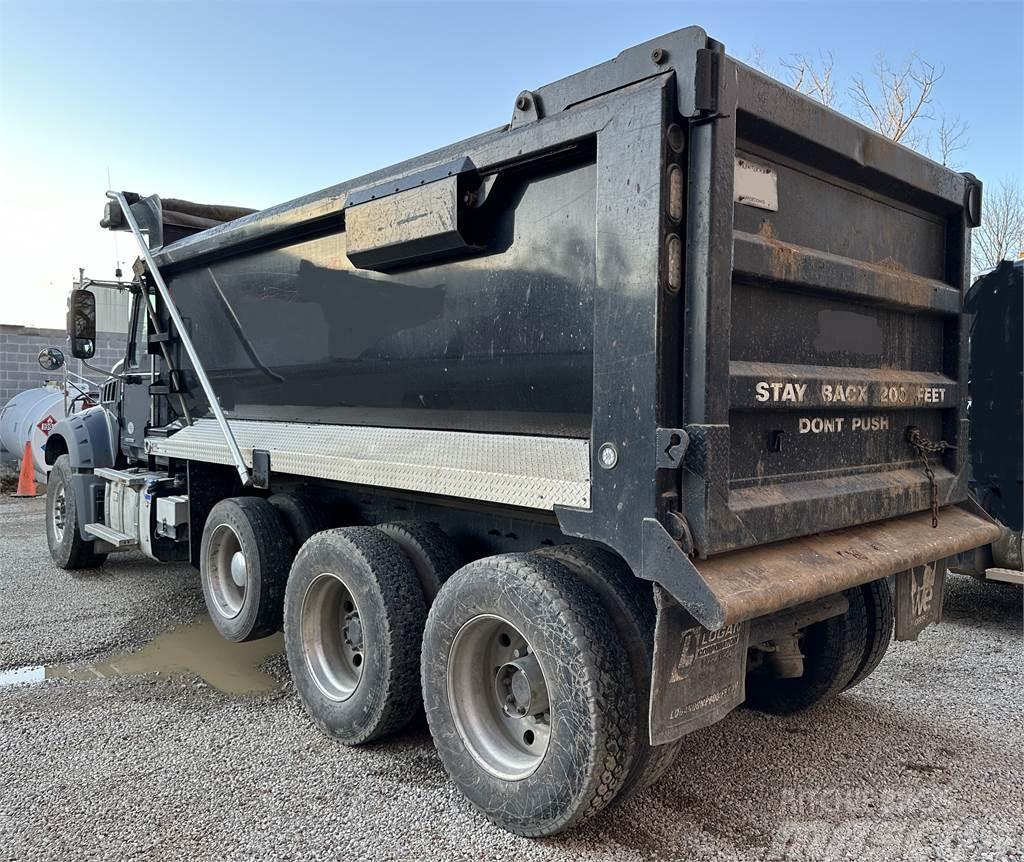 Mack GR64F Bañeras basculantes usadas