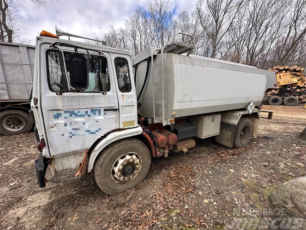 Mack Midliner Camiones cisternas