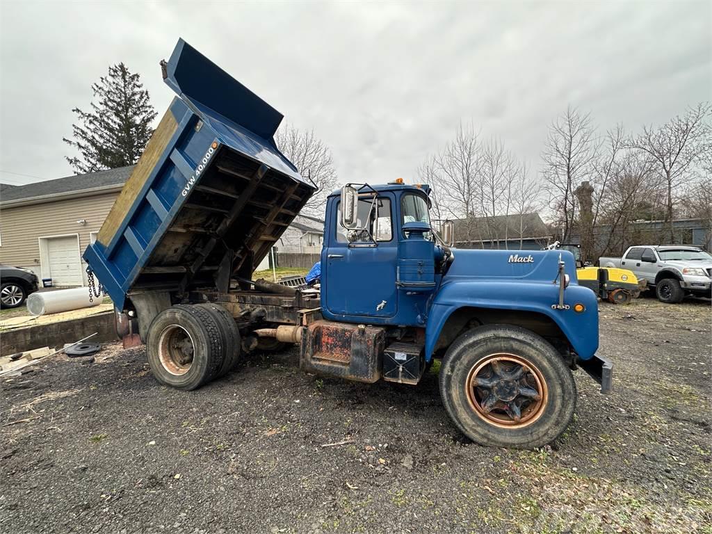 Mack R600 Bañeras basculantes usadas