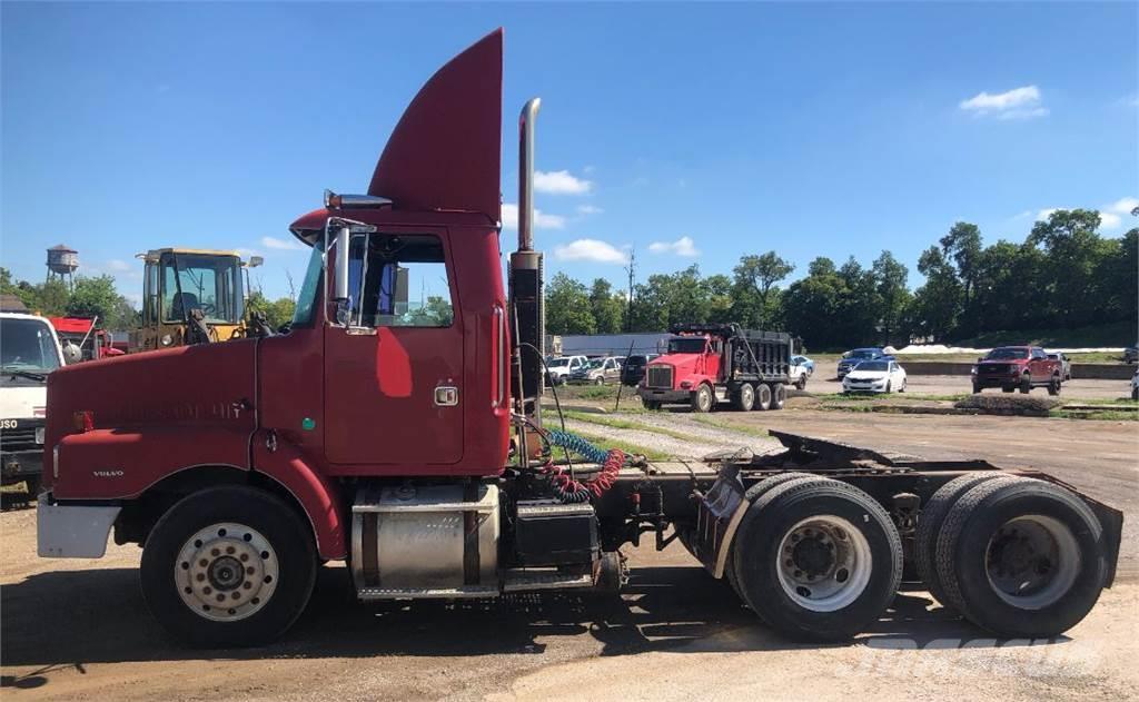 Volvo WG64 Camiones tractor