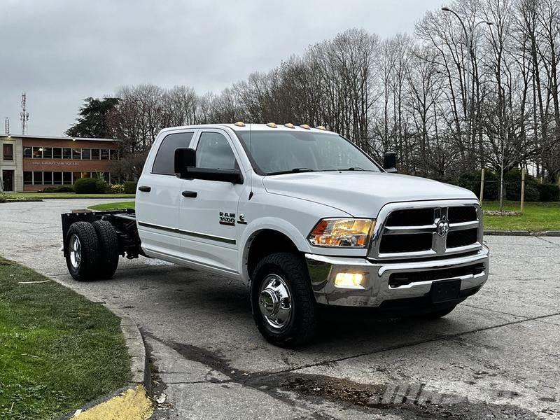 RAM 3500 Camiones con chasís y cabina