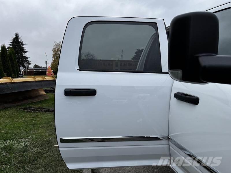 RAM 3500 Camiones con chasís y cabina