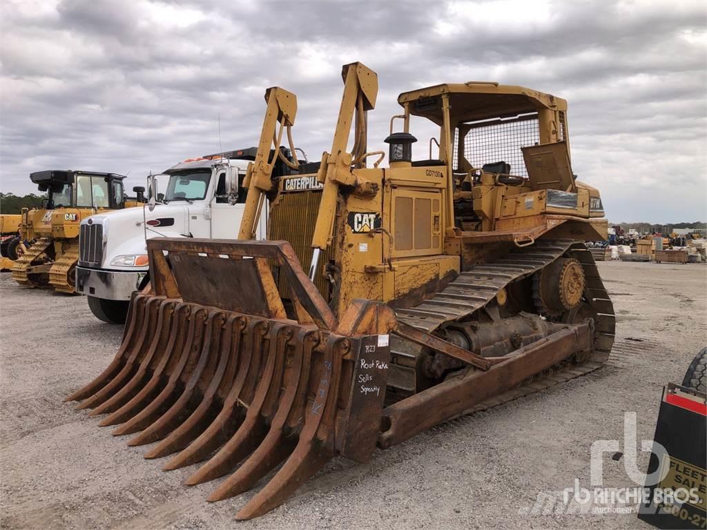 CAT D7H Buldozer sobre oruga