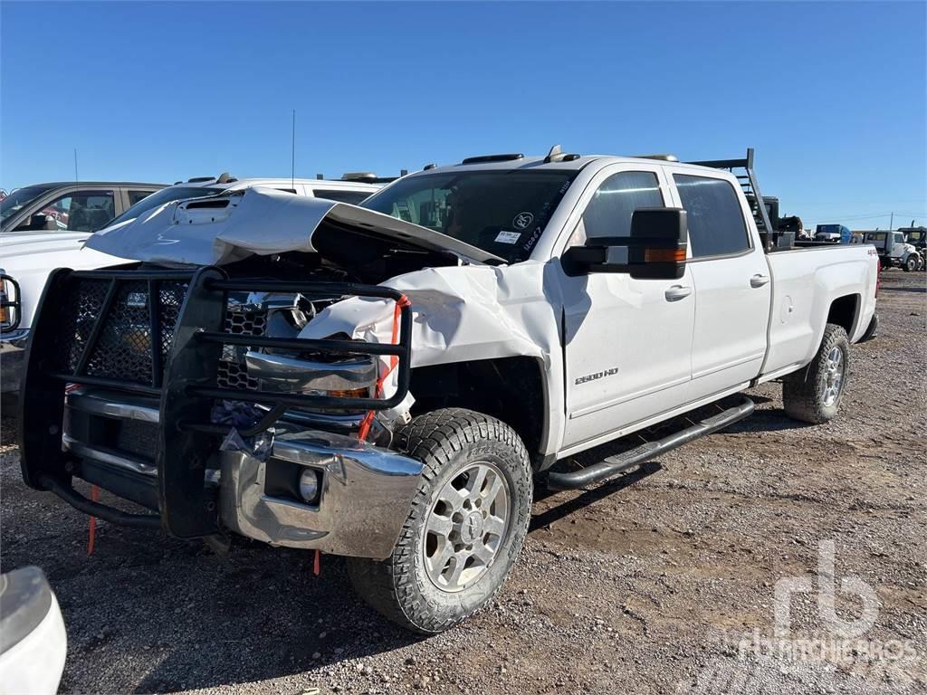 Chevrolet 2500 Caja abierta/laterales abatibles