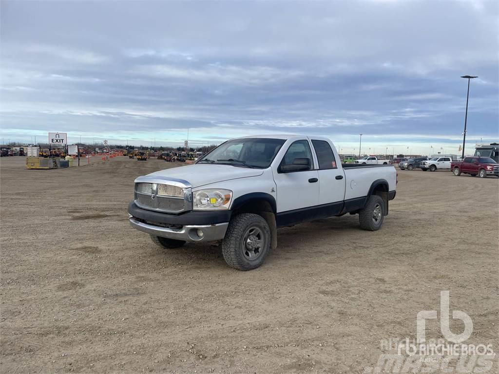 Dodge 2500 Caja abierta/laterales abatibles