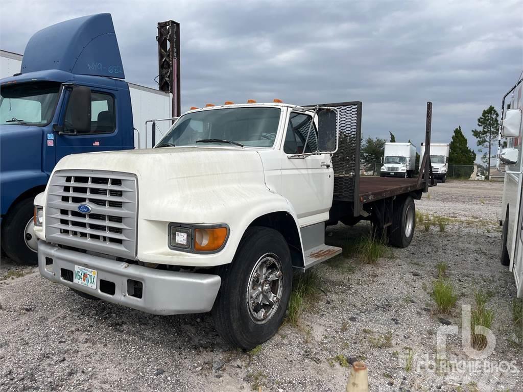 Ford F800 Camiones de cama baja