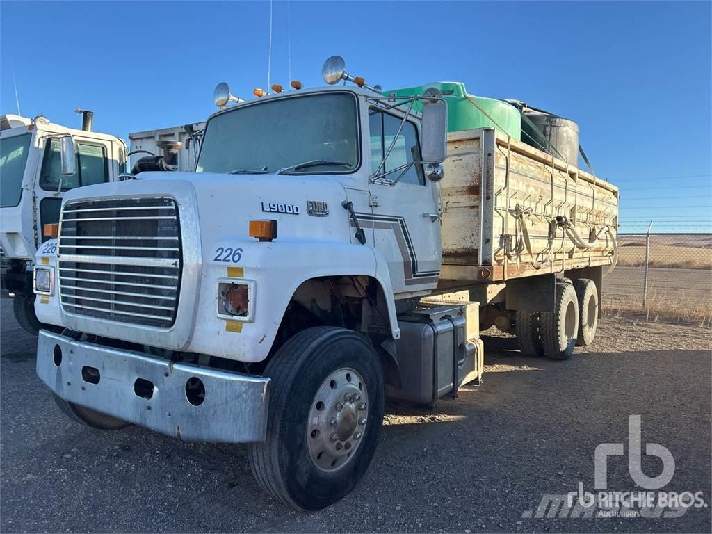 Ford L9000 Camiones de cama baja