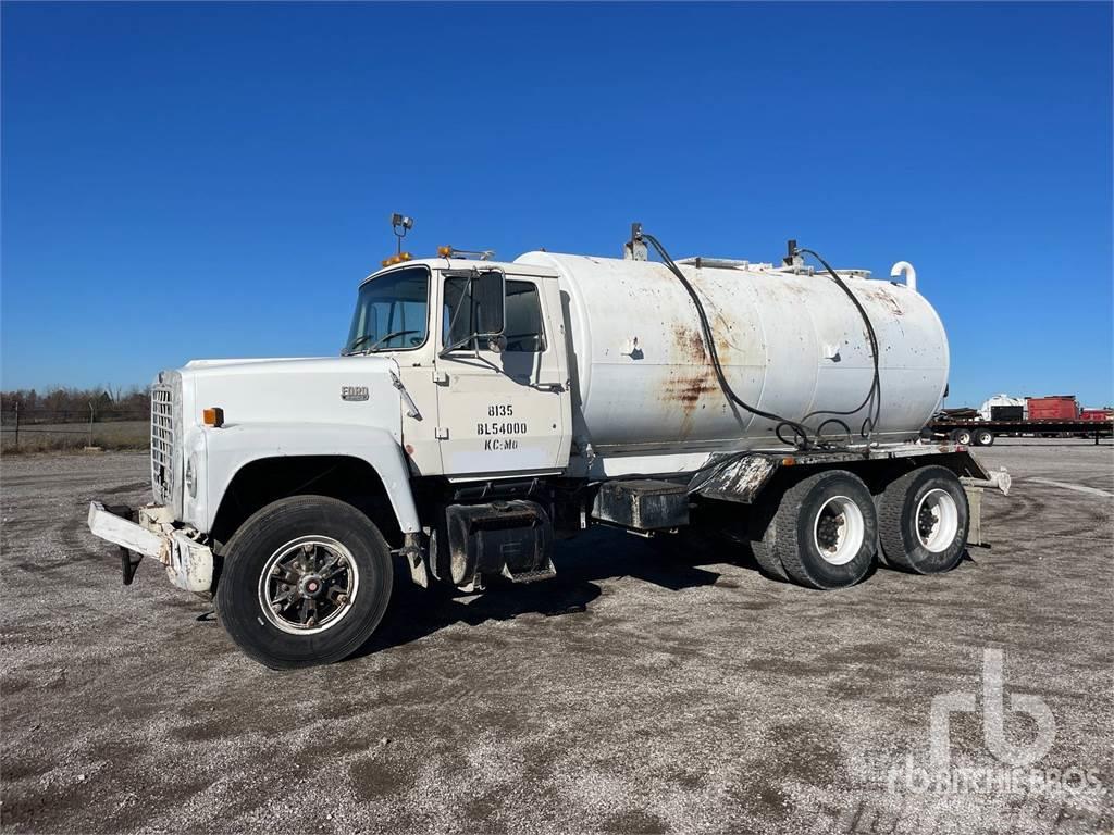 Ford LT8000 Camiones cisterna