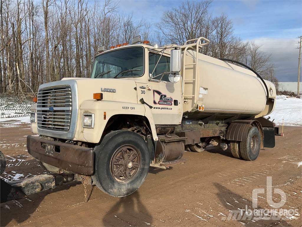 Ford LT8000 Camiones cisterna