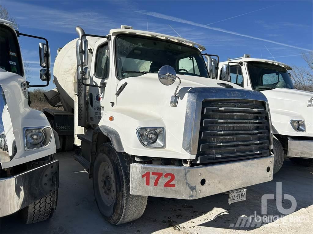 Freightliner 114SD Camiones de concreto