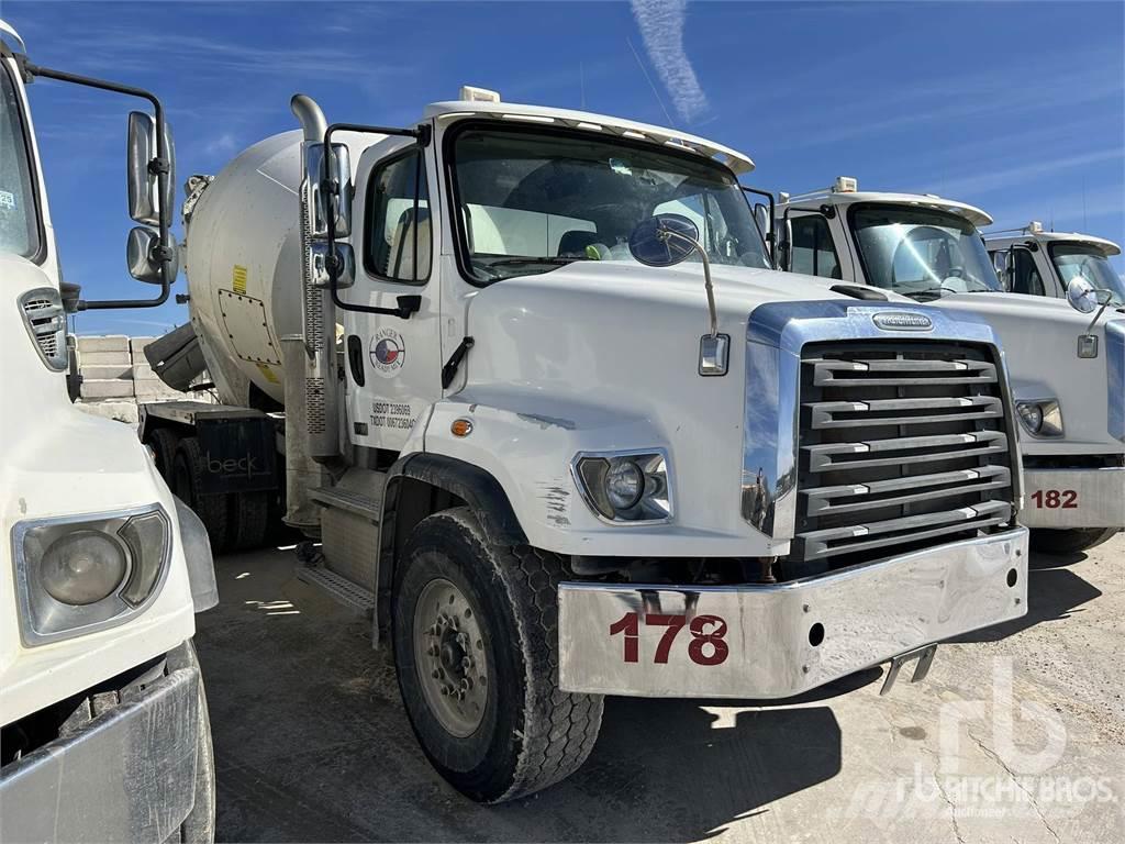 Freightliner 114SD Camiones de concreto