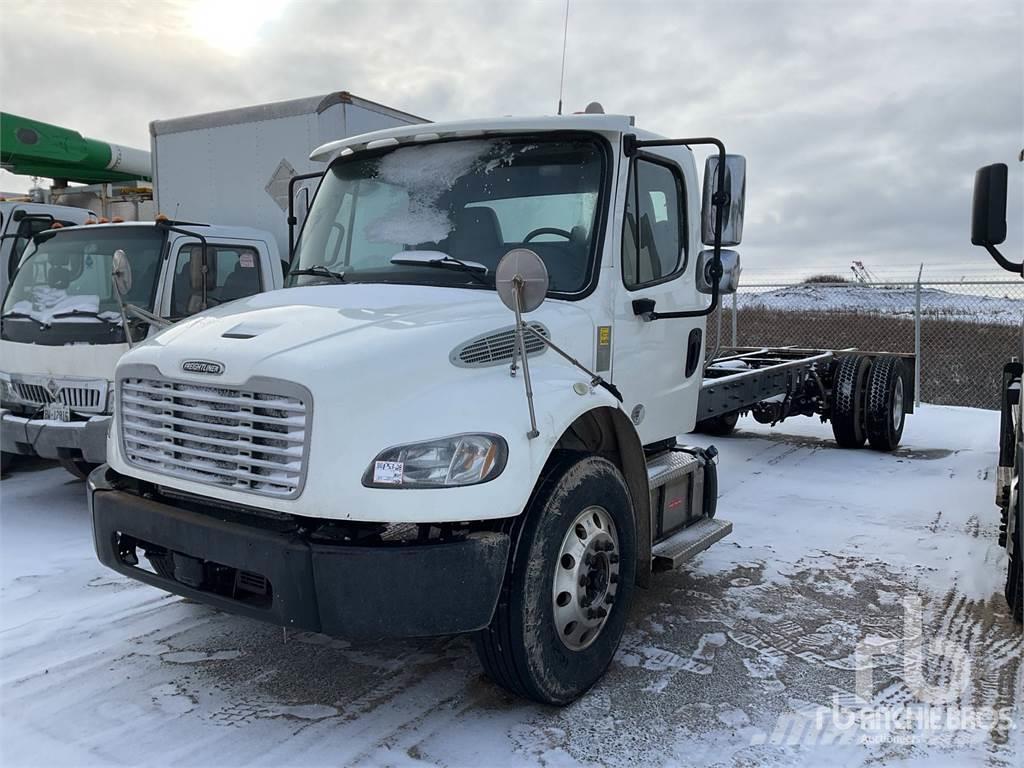 Freightliner M2106 Furgonetas cerradas