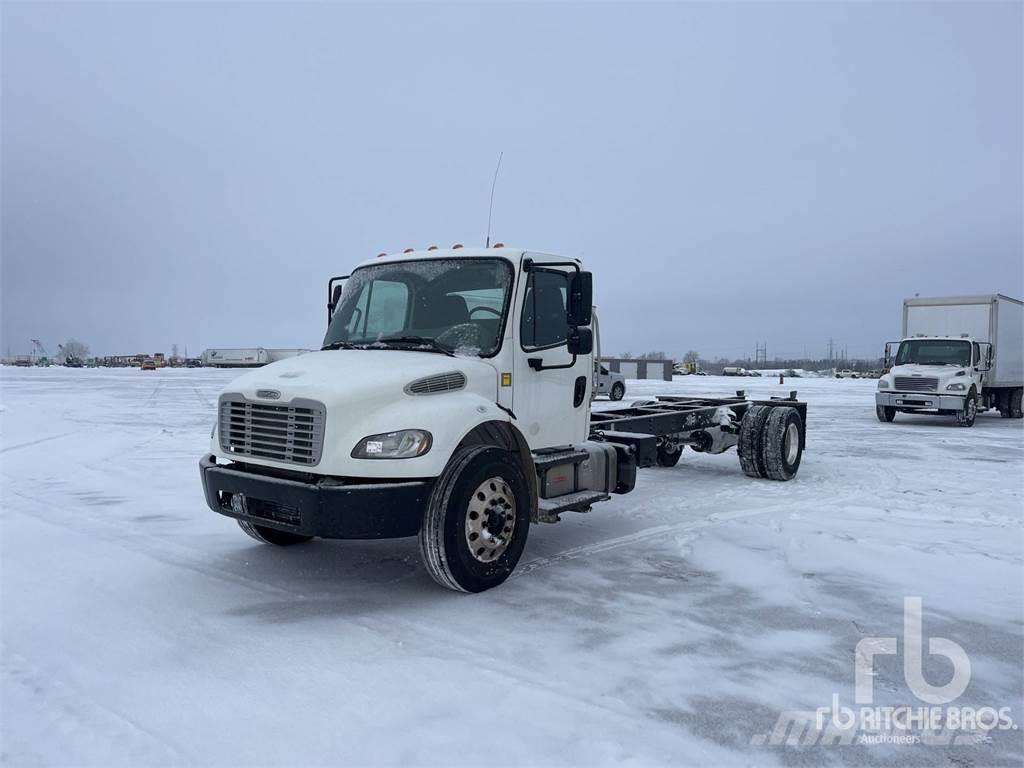 Freightliner M2106 Furgonetas cerradas