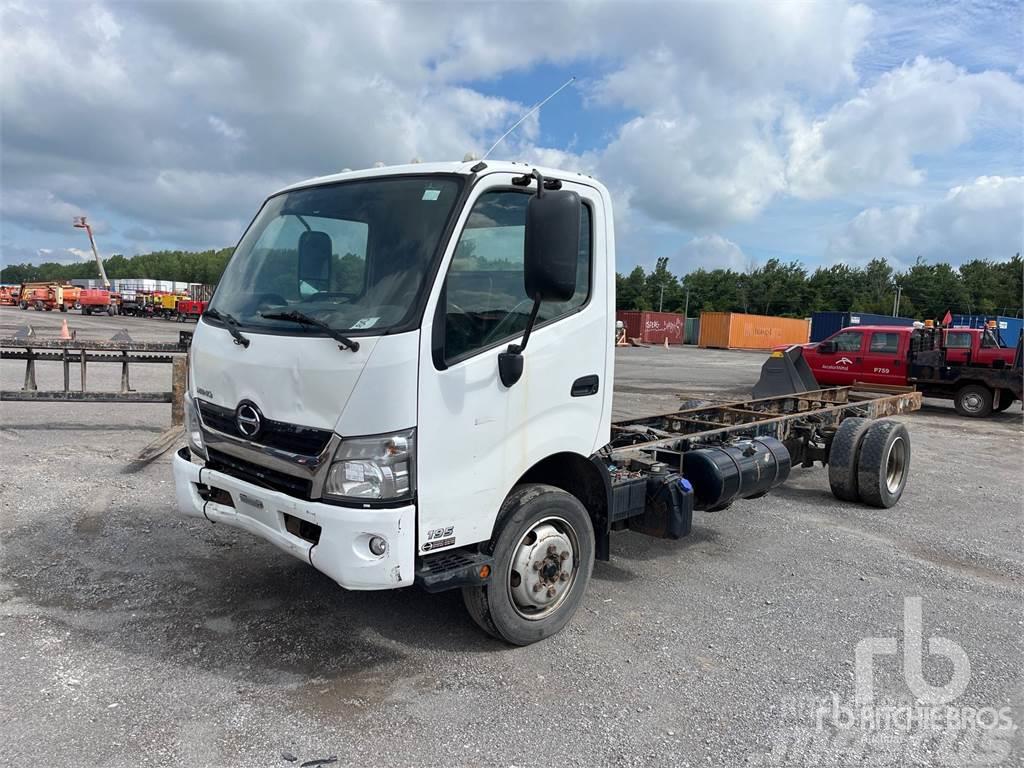 Hino 195 Camiones con chasís y cabina