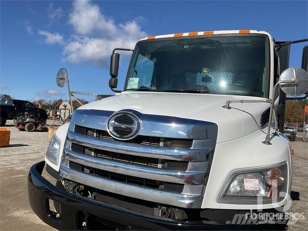 Hino 268 Camiones de cama baja