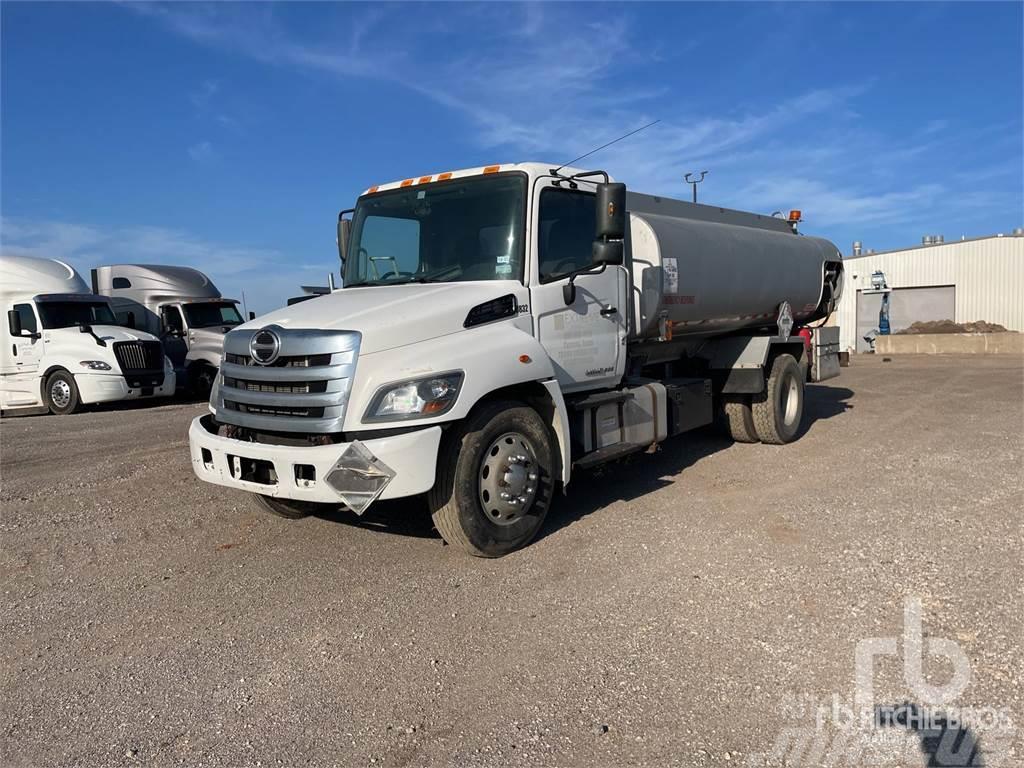 Hino 338 Camiones cisternas