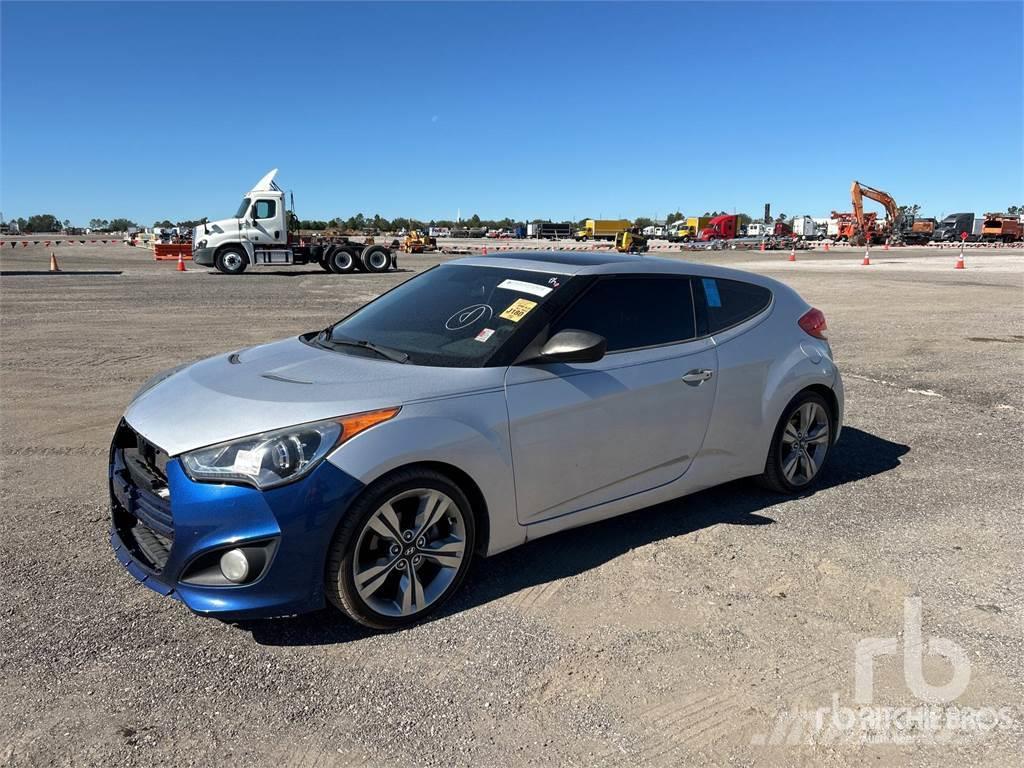 Hyundai VELOSTER Carros