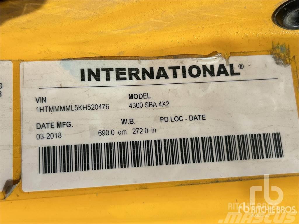 International 4300 Furgonetas cerradas