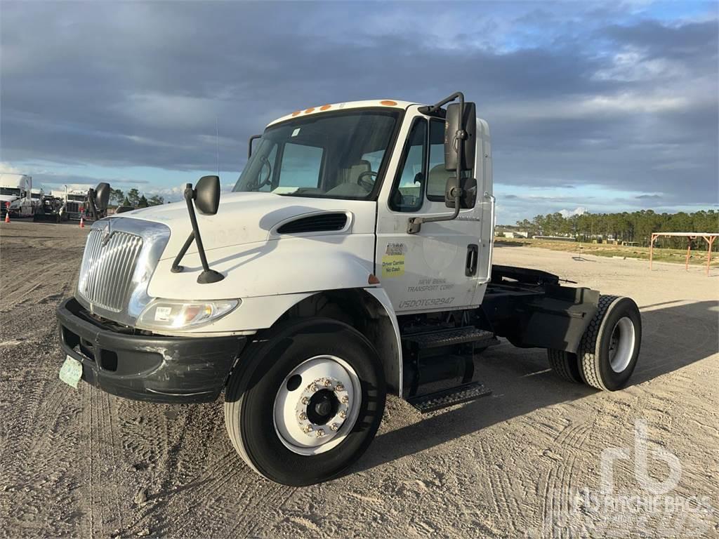 International 4300 Camiones tractor