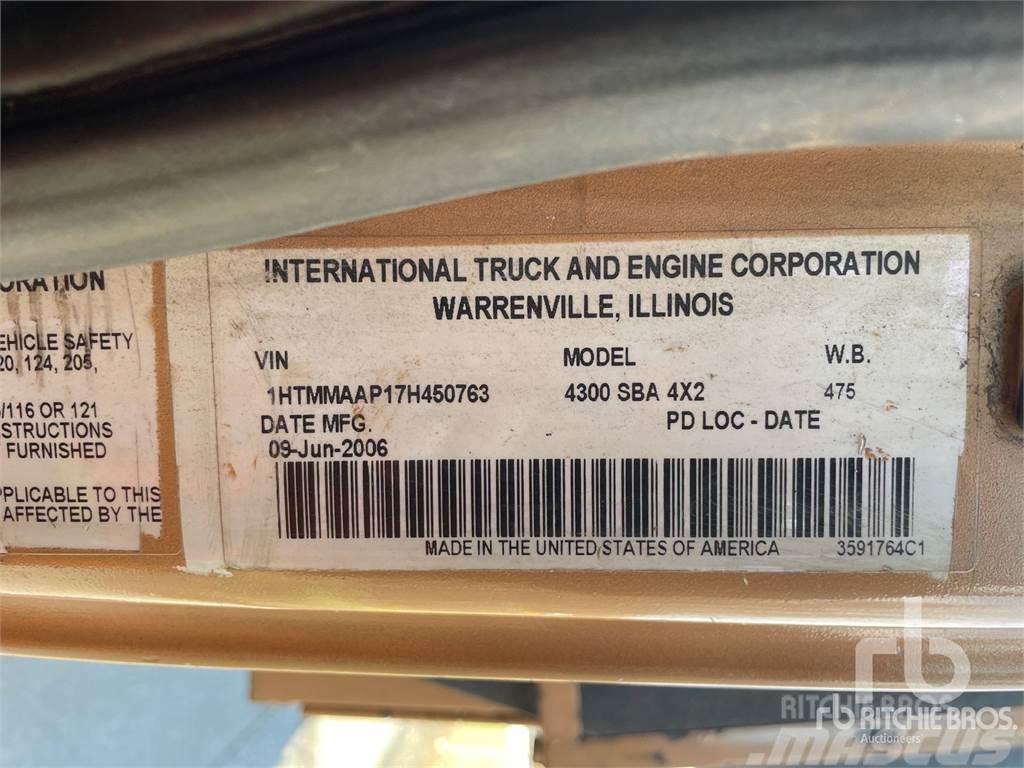 International 4300 Plataformas remolcables