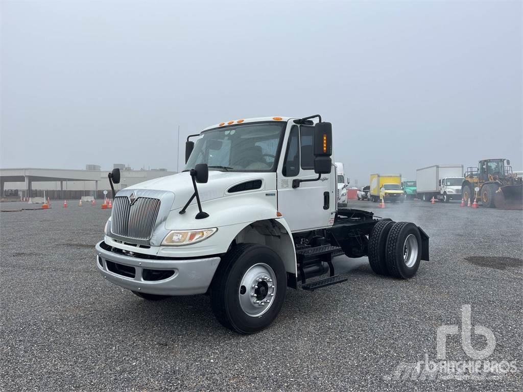 International 4400 Camiones tractor