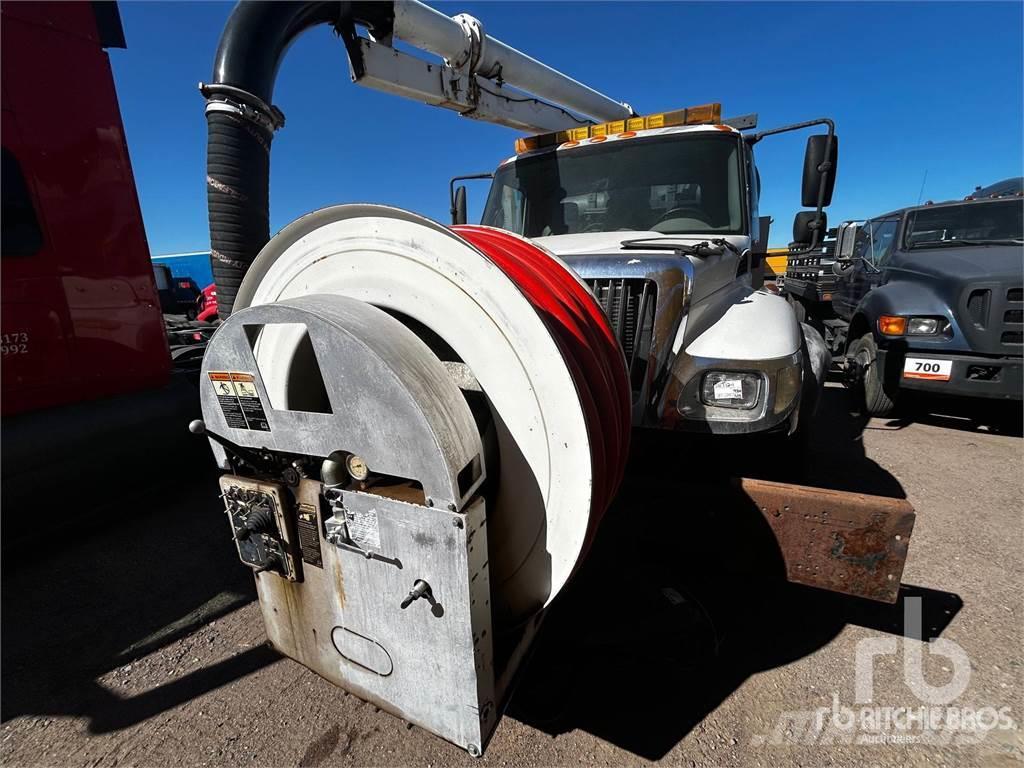 International 7400 Camiones aspiradores/combi