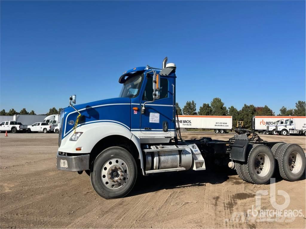 International HX620 Camiones tractor