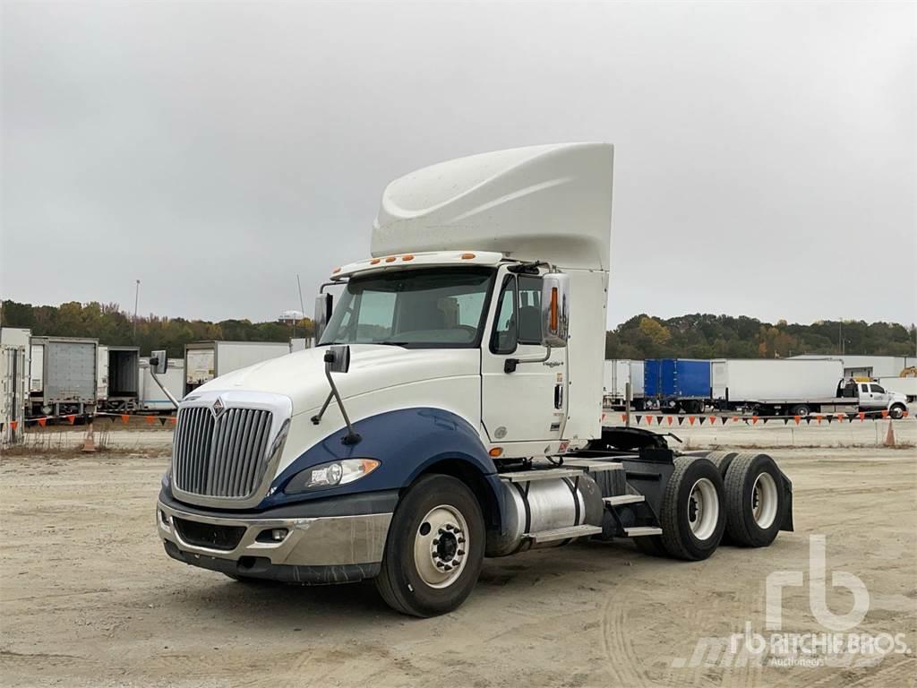 International PROSTAR Camiones tractor