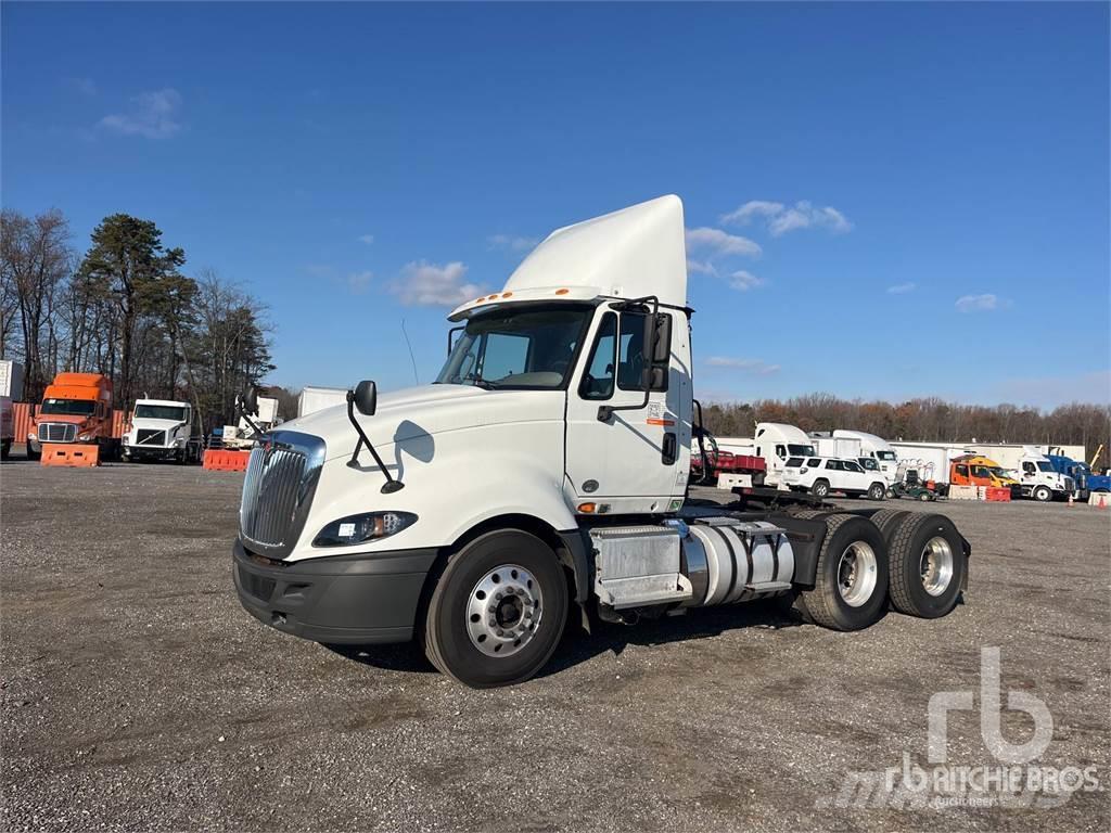 International PROSTAR Camiones tractor