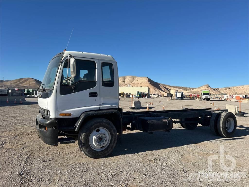 Isuzu FTR Camiones con chasís y cabina