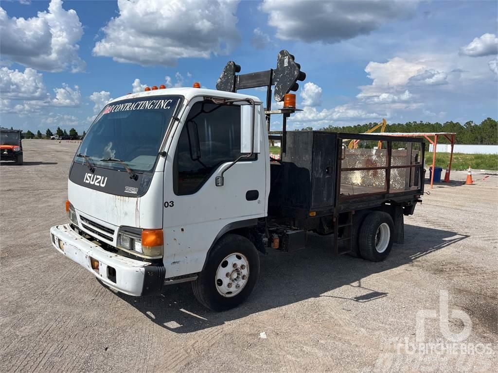 Isuzu NPR Camiones de cama baja