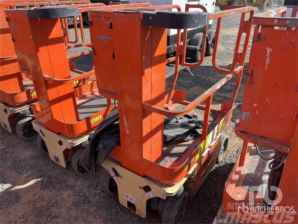 JLG 1230ES Plataformas con brazo de elevación manual