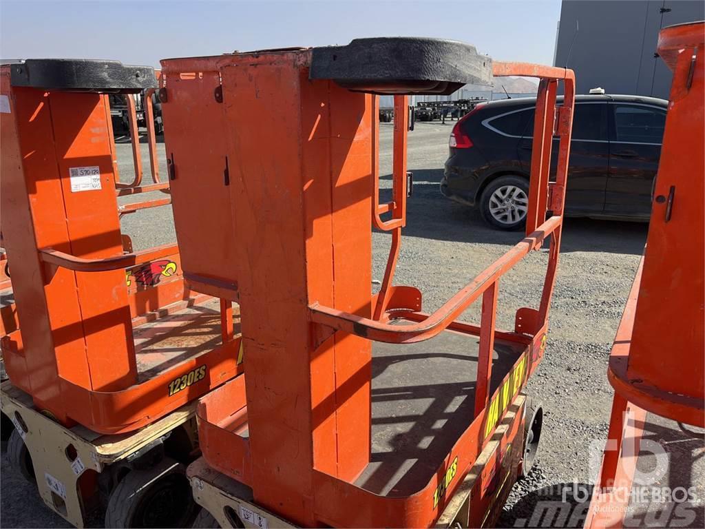 JLG 1230ES Plataformas con brazo de elevación manual