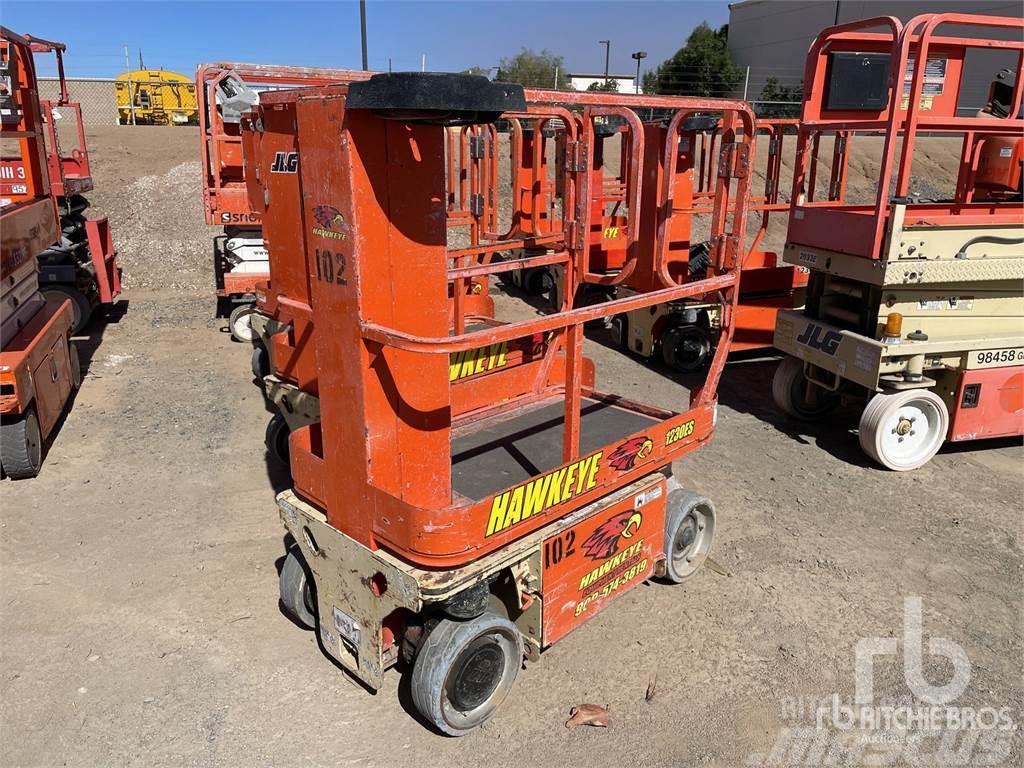 JLG 1230ES Plataformas con brazo de elevación manual