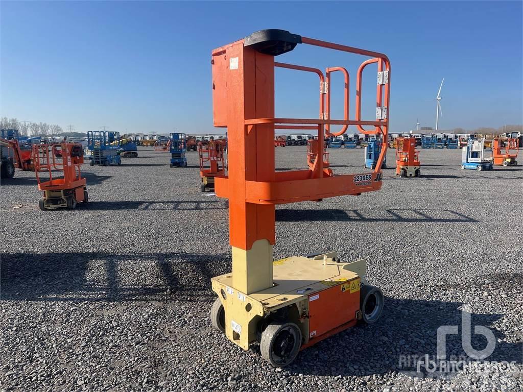 JLG 1230ES Plataformas con brazo de elevación manual