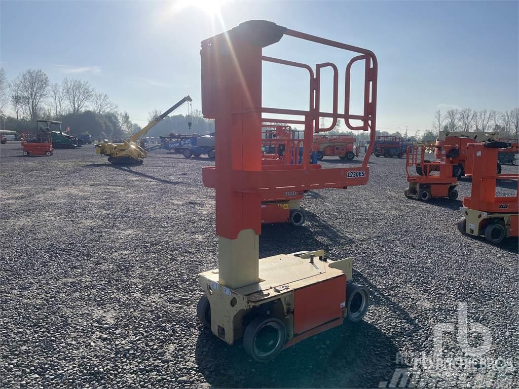 JLG 1230ES Plataformas con brazo de elevación manual