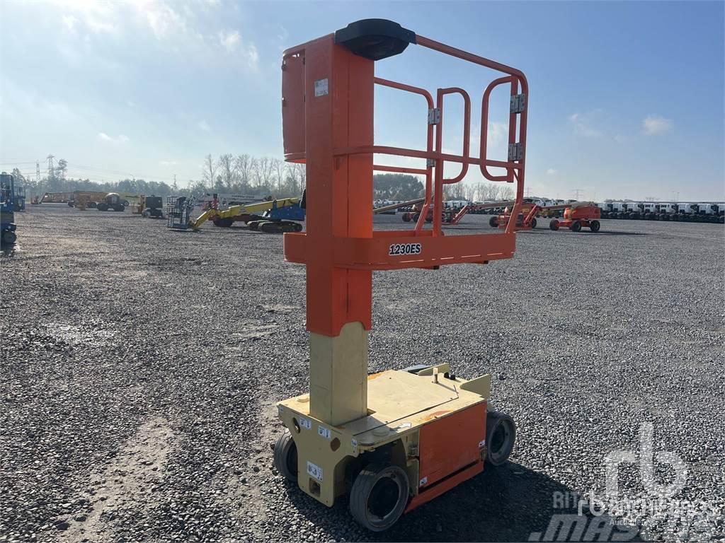 JLG 1230ES Plataformas con brazo de elevación manual