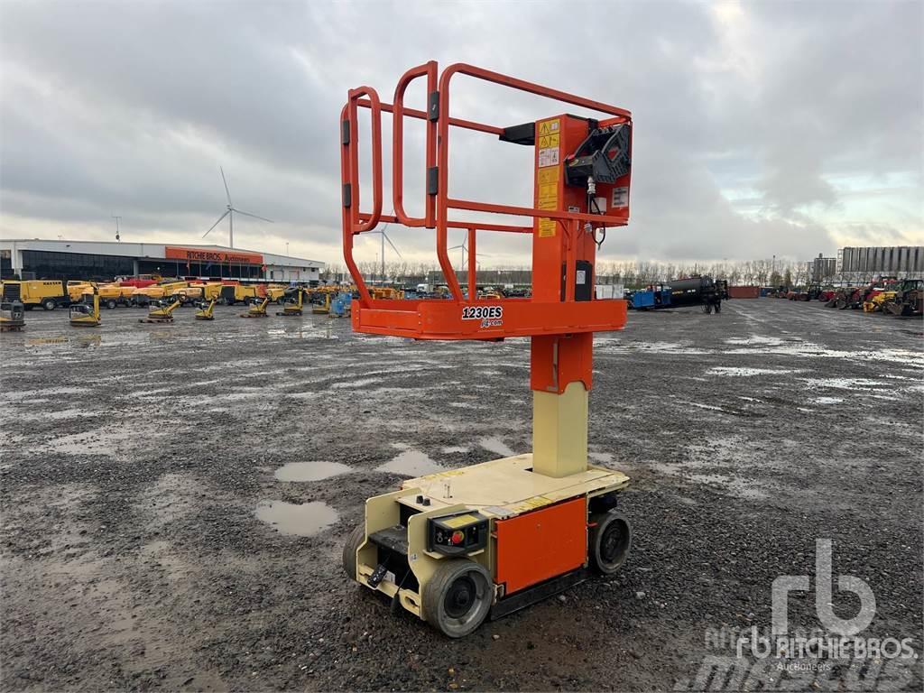 JLG 1230ES Plataformas con brazo de elevación manual