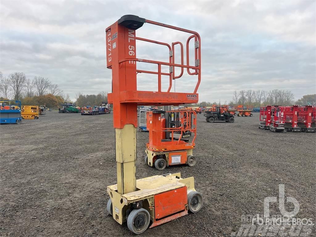 JLG 1230ES Plataformas con brazo de elevación manual