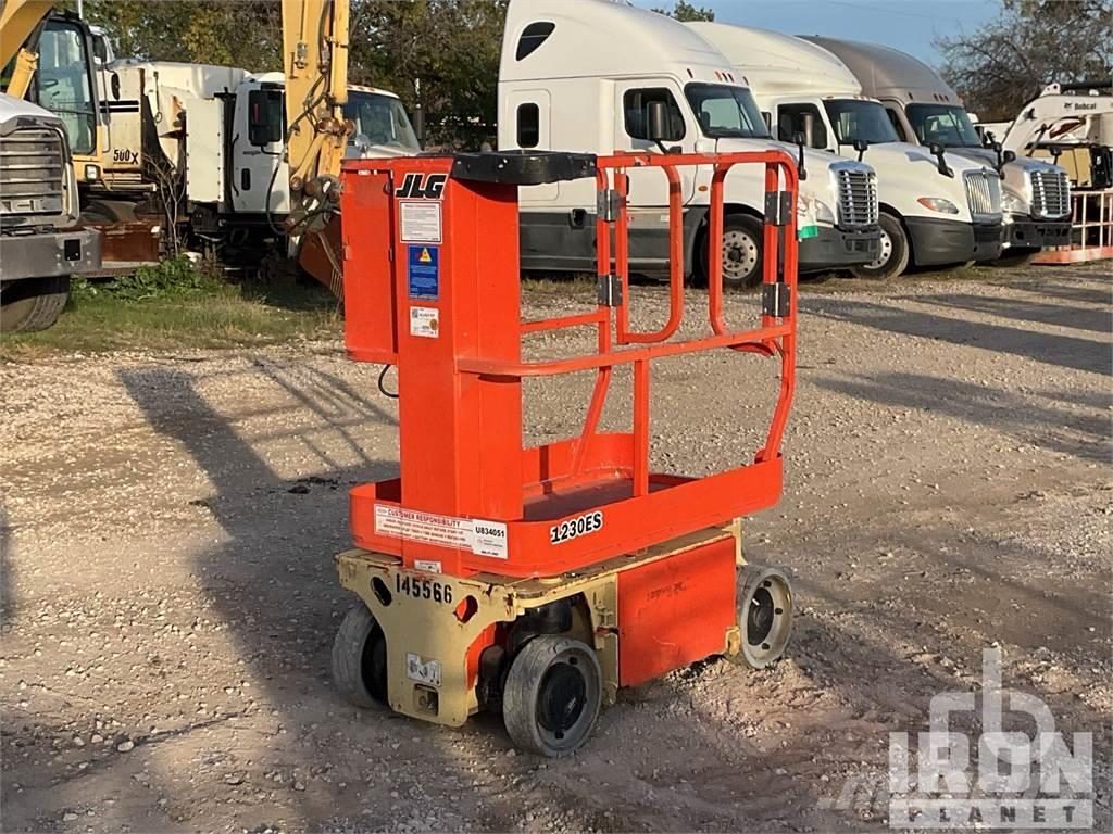 JLG 1230ES Plataformas con brazo de elevación manual