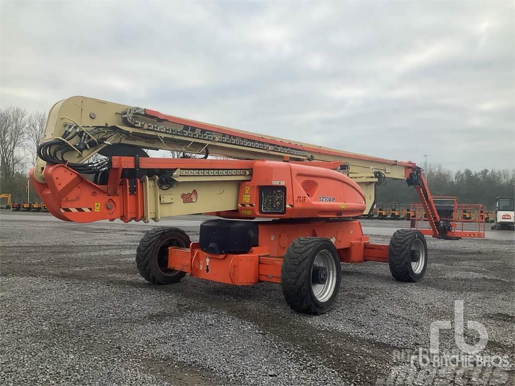 JLG 1250AJP Plataformas con brazo de elevación manual