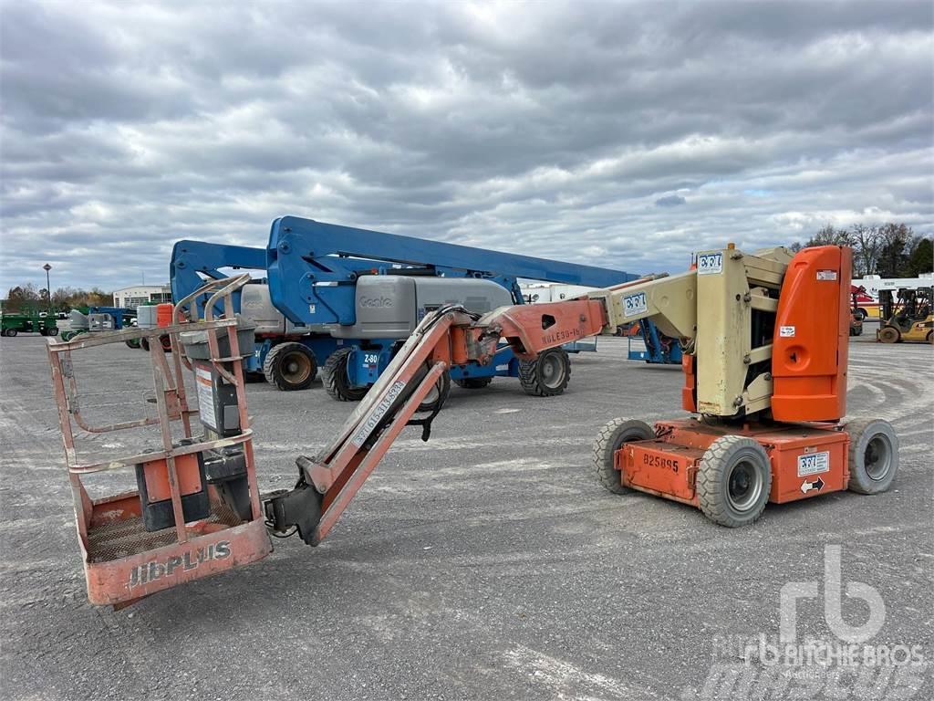 JLG E300AJP Plataformas con brazo de elevación manual