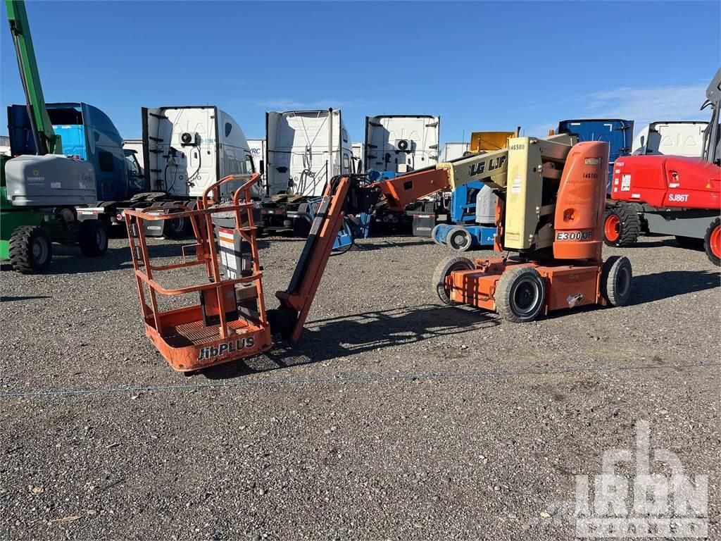 JLG E300AJP Plataformas con brazo de elevación manual