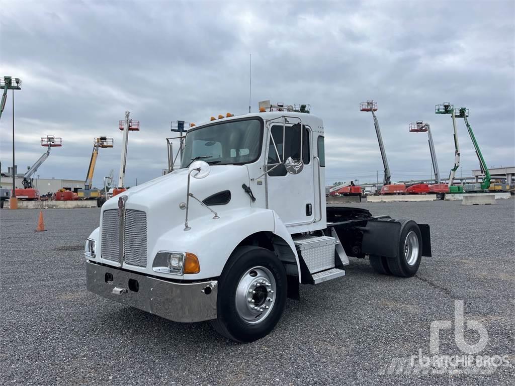 Kenworth T300 Camiones tractor